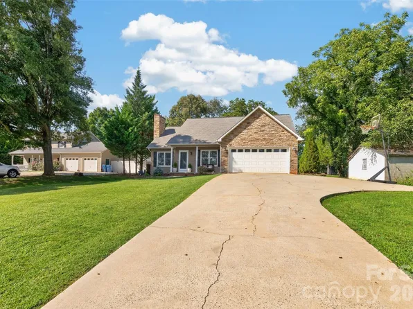 2 Hunters Creek Ln, Granite Falls, NC 28630