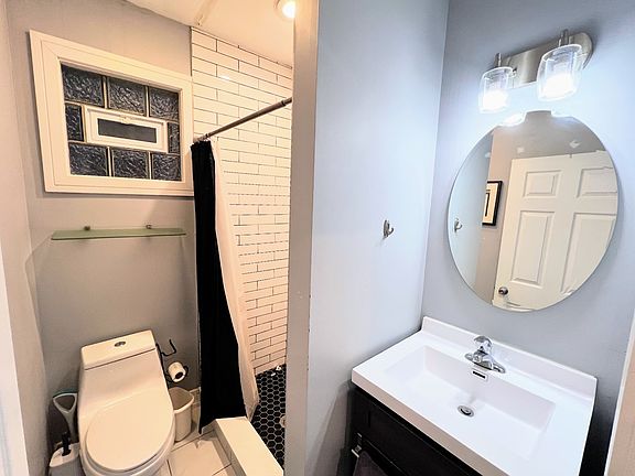 4th image of 113 S Paulina St APT 3