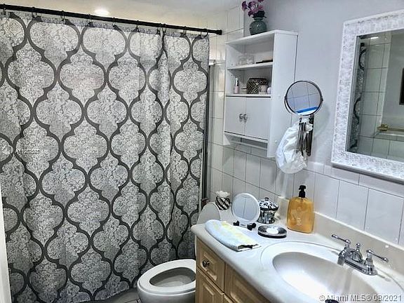 4th image of 1629 NW North River Dr APT 504