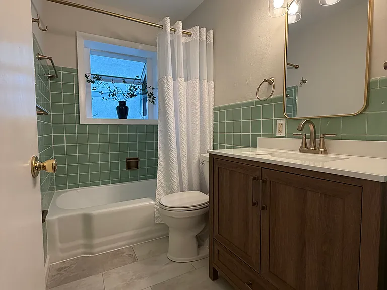 464 Quan Ave — Photo 8