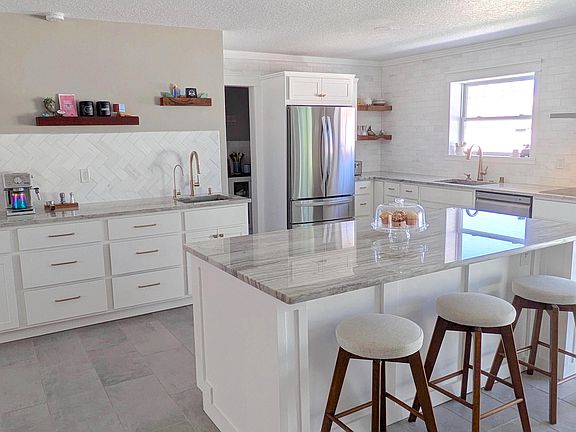 3rd image of 4443 Doris Dr