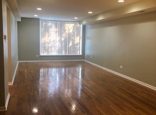 2720 E 75th St APT 2W, Chicago, IL 60649