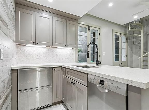 5th image of 525 Dumaine St #102