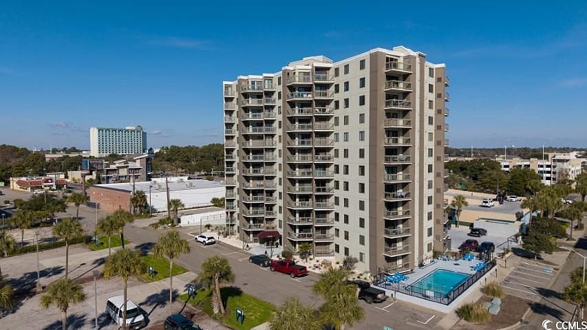 1st image of 400 20th Ave. N #906