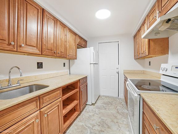 2nd image of 1530 NE 136th St #16