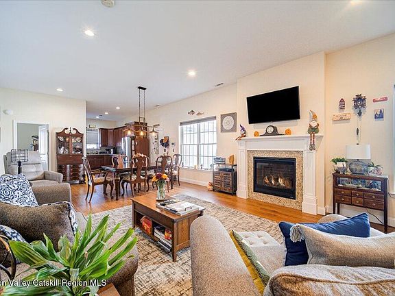 3rd image of 41 Vista Drive