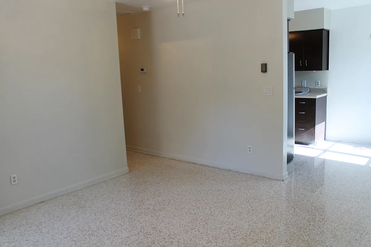 Living room - 304 S Hercules Ave #1