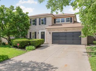 716 Somerset Ln, Darien, IL