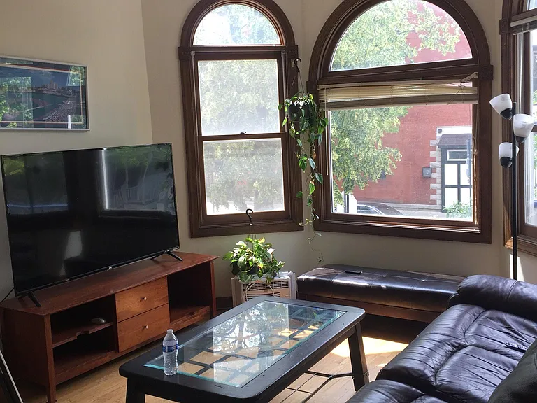 1126 W Roscoe St — Photo 27