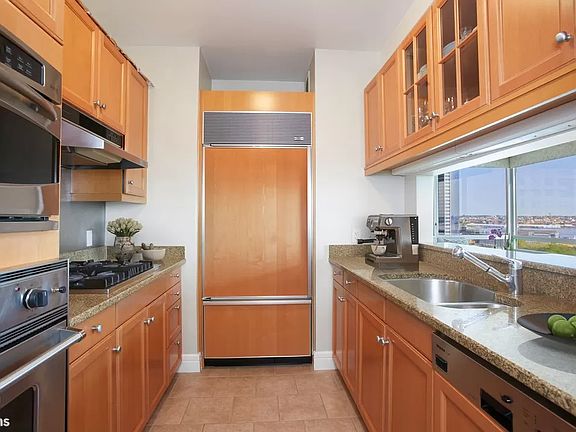 5th image of 10 West St APT 16E