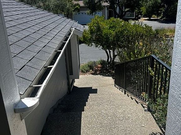 5th image of 736 Hillside Dr