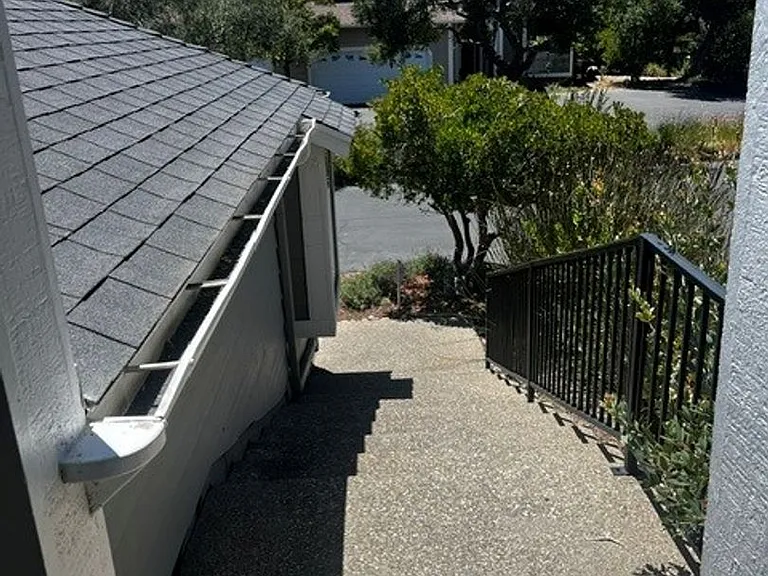 736 Hillside Dr — Photo 5