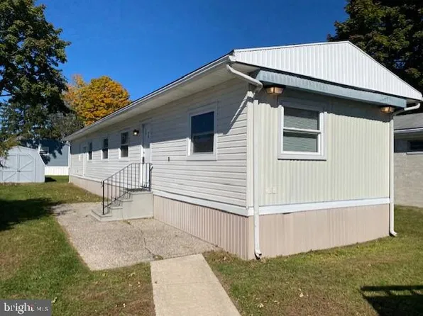 2235 Grant Rd Trailer 8, Quakertown, PA 18951