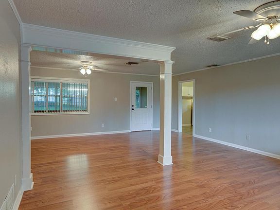5th image of 604 Prioux St