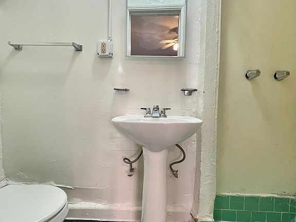5th image of 746 S Normandie Ave APT 301