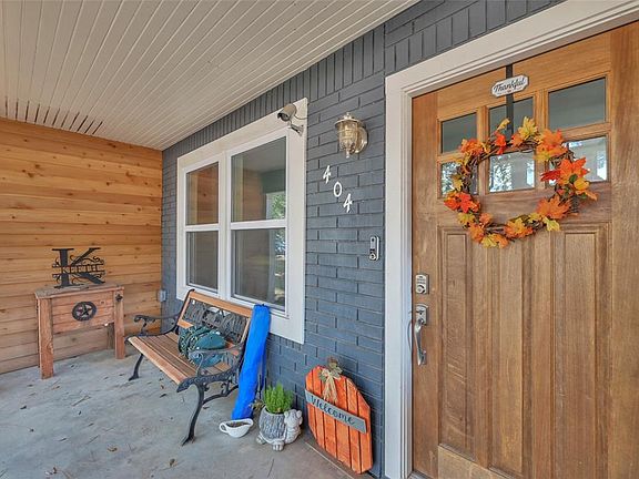 4th image of 404 S Manthey Avenue