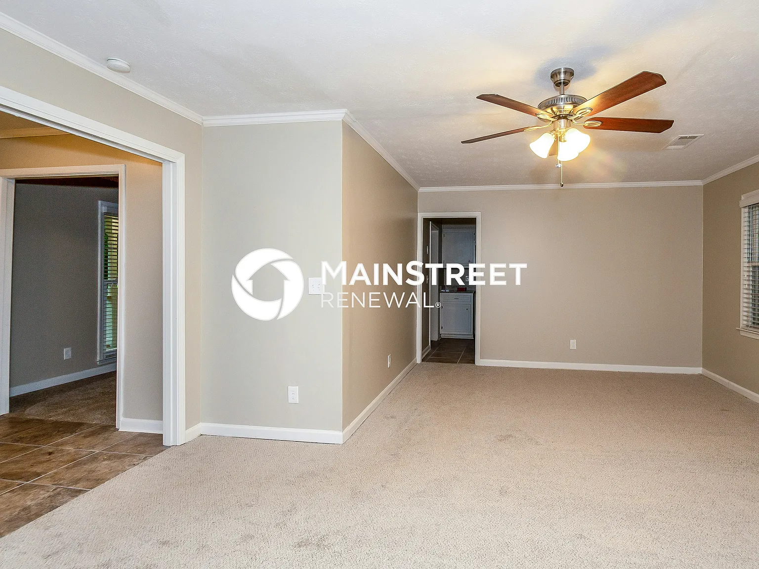 2135 Pinewood Dr — Photo 2
