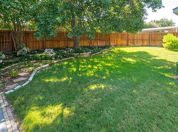 2nd image of 2402 Oxford Ln