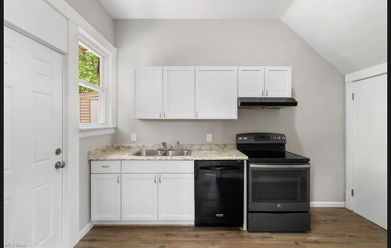 2 bed, 1000 sqft, $1,000 — Photo 2