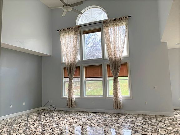 5th image of 425 Whitney Valley Hts