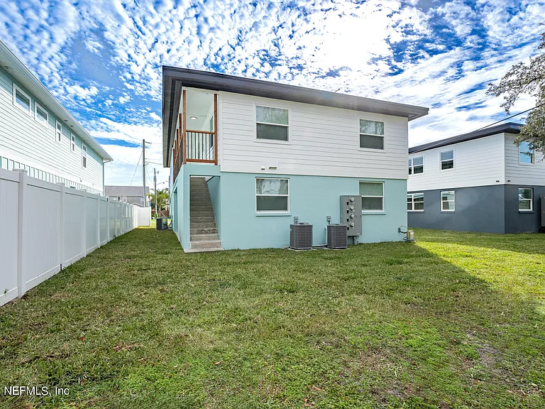 423 9th Ave N #201 — Photo 9