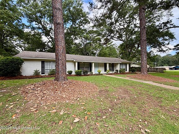 3rd image of 1602 Tanglewood Dr