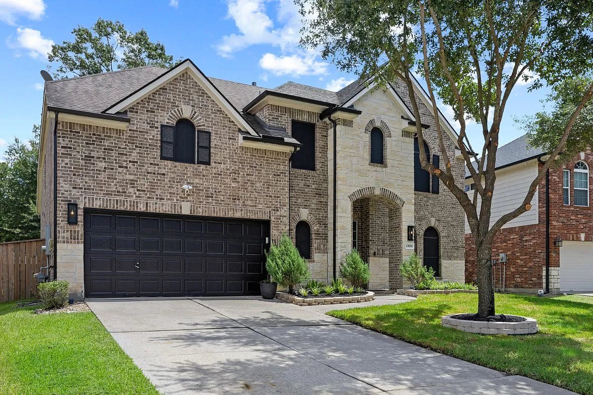 4 bed, 3.5 bath, 3471 sqft, $3,500 — Photo 3