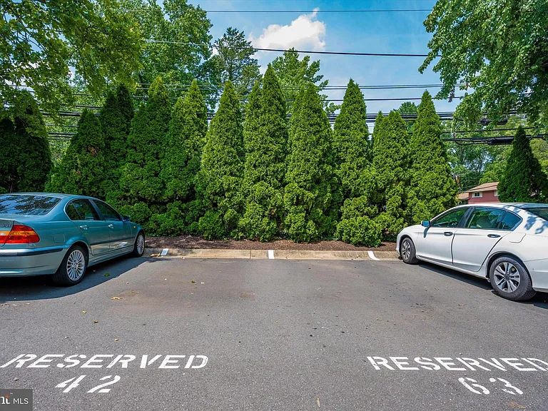 6402 Montrose Rd — Photo 41