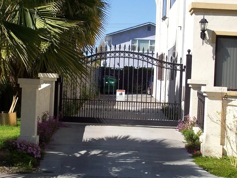 994 56th St #7 — Photo 3