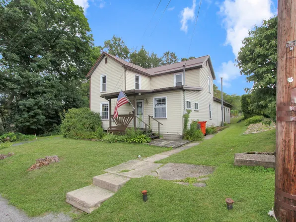 15 3rd St, Falls Creek, PA 15840