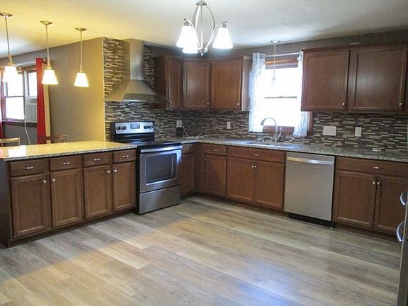 5th image of 207 N 4th St