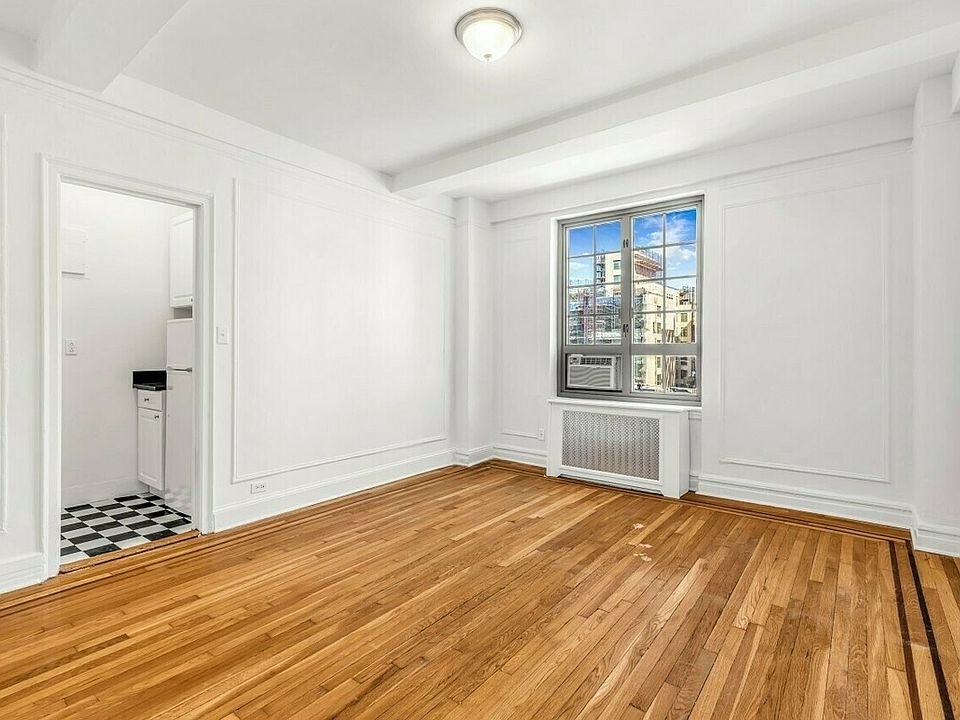 1st image of 208 W 23rd St APT 1005