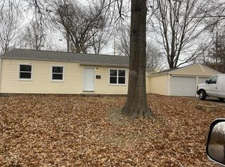 6 Bryant Ln, Springfield, IL 62702