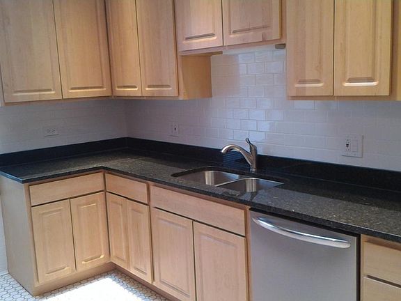 Kitchen Granite / SS Appliances