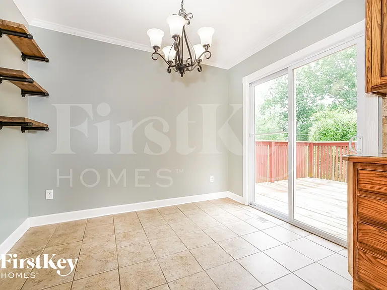 1903 Karlton Way — Photo 6
