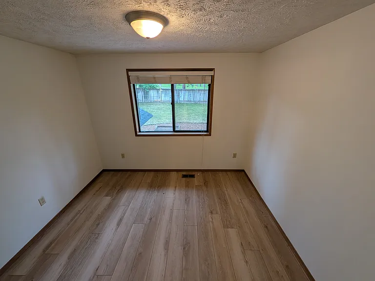 8610 N Valerie St — Photo 14