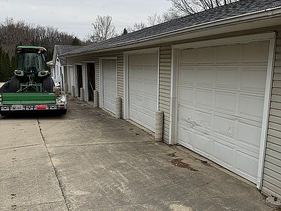 6 car detached garage 