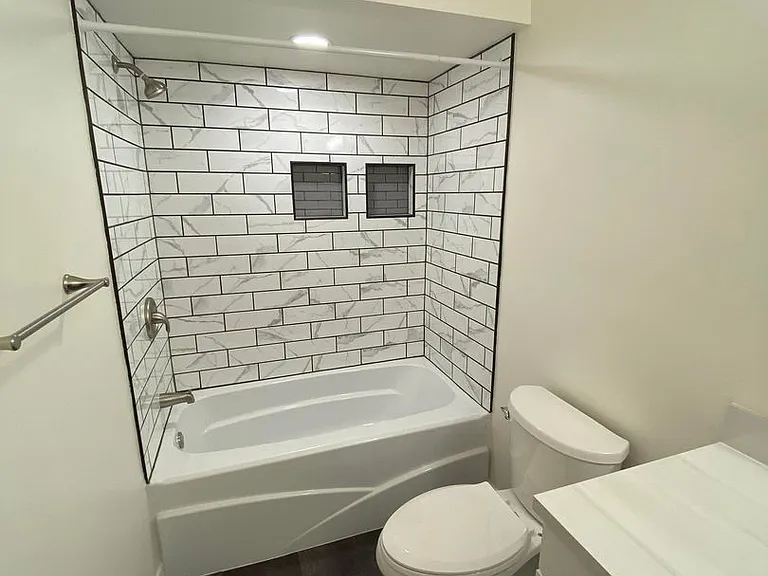 University Park Apartments near Cornell University — Photo 882