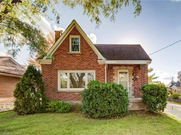 11 Crestwood Ave, Kitchener, ON N2H 4K6