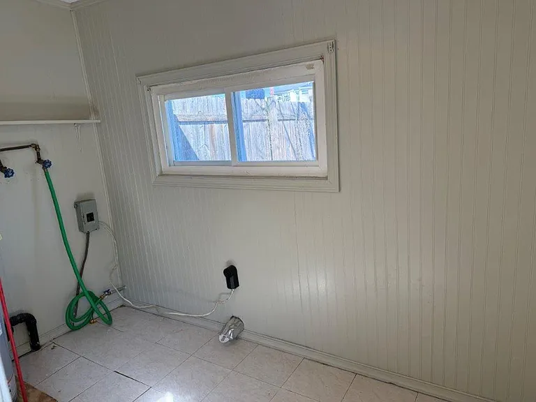 457 N Pitt St — Photo 13