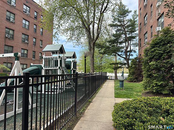 5th image of 28 Strawberry Hill Ave #98-4K
