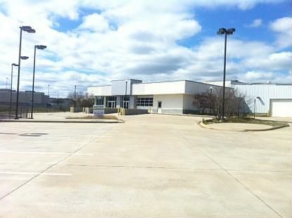 2nd image of 3555 Eisenhower Pkwy