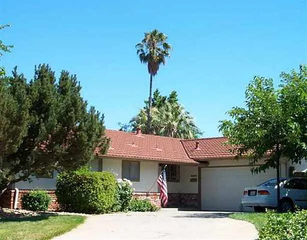 4032A Burbank Dr photo 1