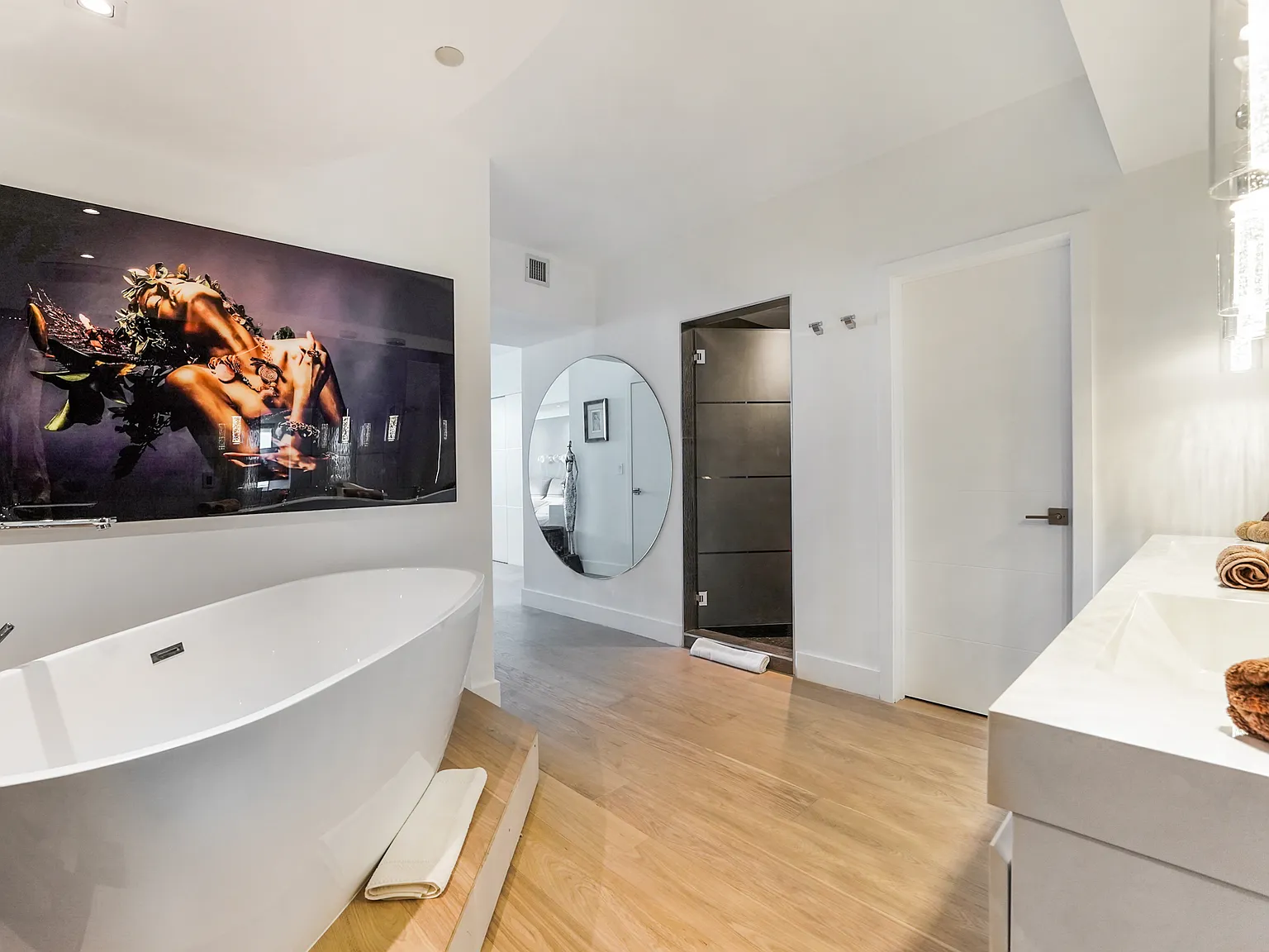 2 bed, 2024 sqft, $24,750 — Photo 4
