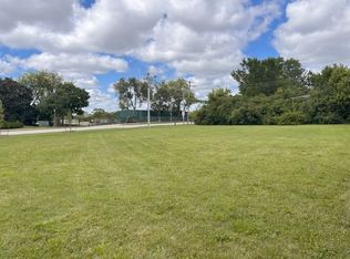 617 N Wilke Rd, Arlington Heights, IL 60005