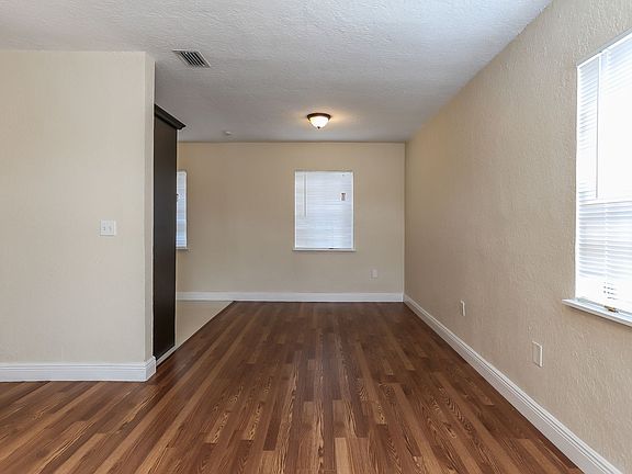 4th image of 600 NW 189th St