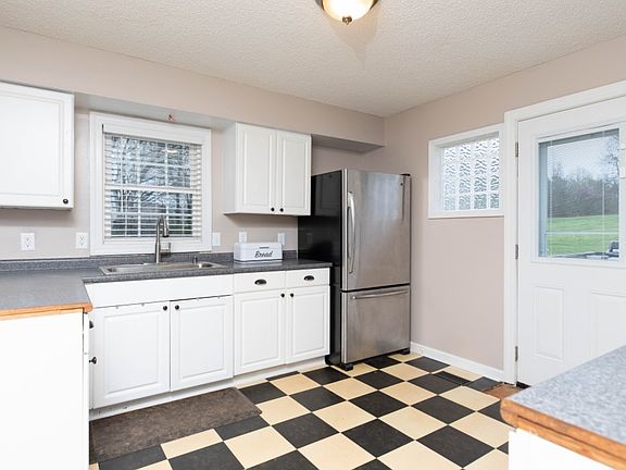 2nd image of 4122 Woodlawn Acre