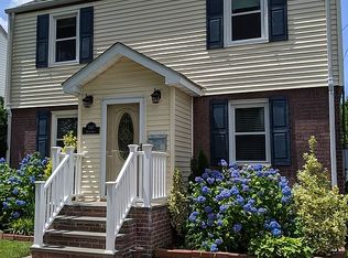 347 Beebe Rd, Mineola, NY 11501