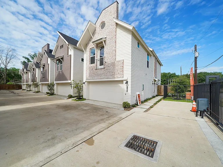 881 Rachel St #C — Photo 2