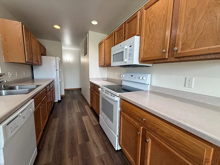 8217 Mansion Hill Ave — Photo 8